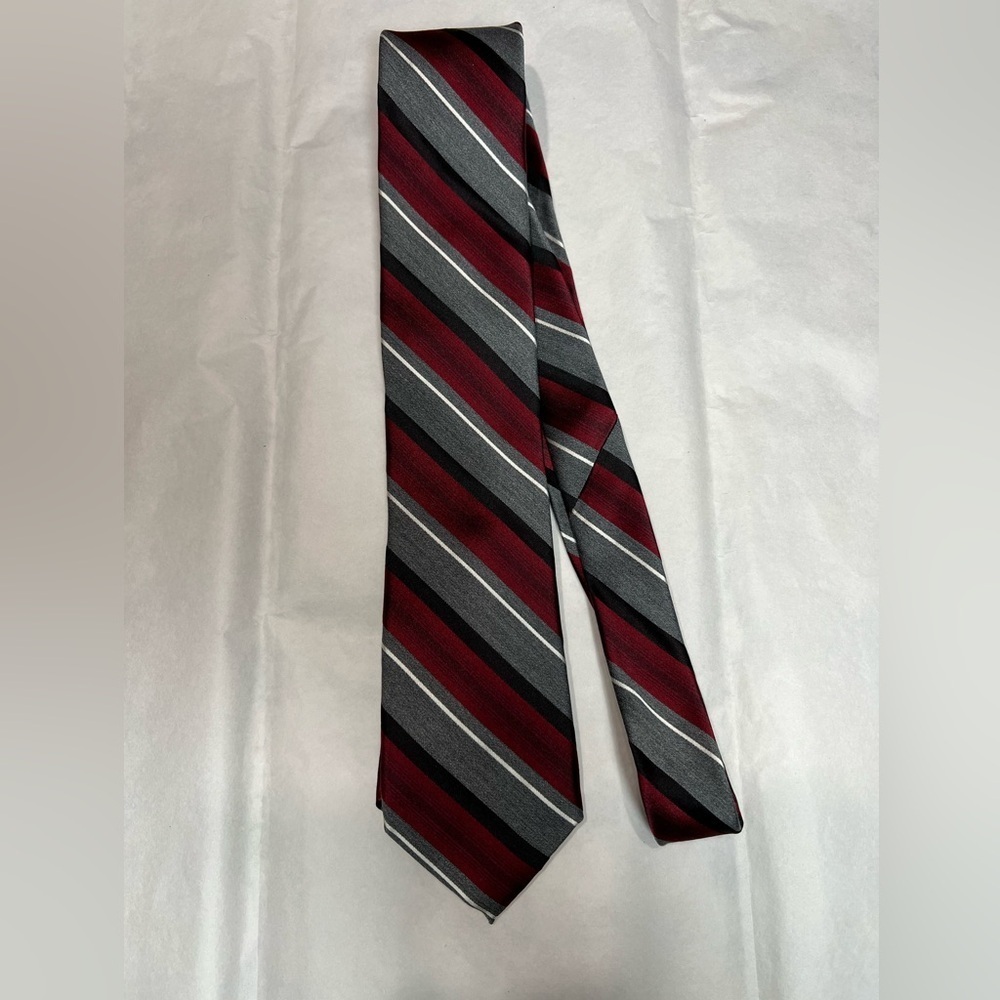 Pronto Uomo Platinum Classic Red and Gray Striped Silk Tie for Formal Occasions